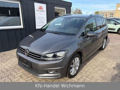 Begagnad VW Touran Highline 150 HK (110 kW) 2016 Grå Minibuss