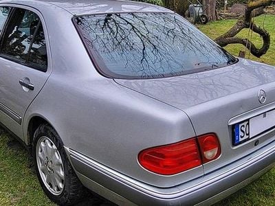 Gebraucht Mercedes E280 Elegance 204 PS (150 kW) 1998 Silber Limousine