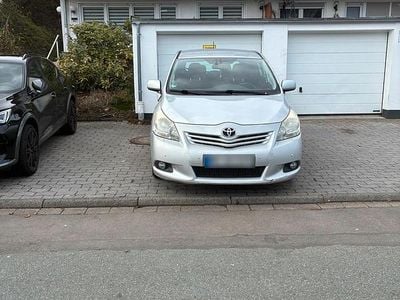 Gebraucht Toyota Verso 150 PS (110 kW) 2009 Silber Van / Kleinbus