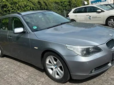 Gebraucht BMW 523 177 PS (130 kW) 2005 Grau Kombi