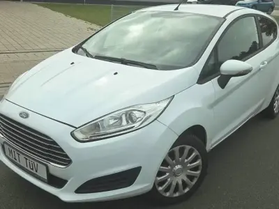 Gebraucht Ford Fiesta Ambiente 60 PS (44 kW) 2013 Weiß Kleinwagen