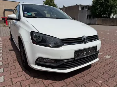 Gebraucht VW Polo Trendline 75 PS (55 kW) 2015 Weiß Limousine