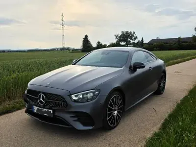 Gebraucht Mercedes E220 AMG 194 PS (142 kW) 2021 Schwarz Coupé