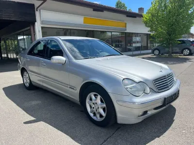 Gebraucht Mercedes C180 129 PS (94 kW) 2001 Silber Limousine