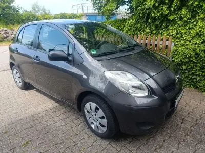Gebraucht Toyota Yaris 69 PS (50 kW) 2009 Grau Kleinwagen