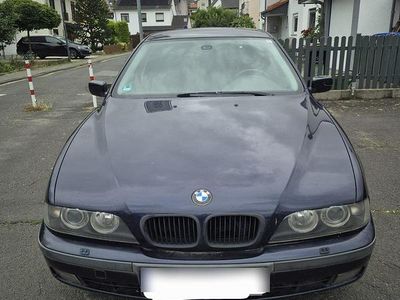 BMW 523