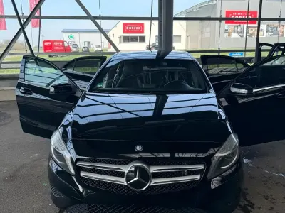 Używany Mercedes A180 122 KM (89 kW) 2012 Czarny Kombi