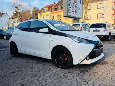 Solid white Gebraucht 2016 Toyota Aygo X-play Kleinwagen | 6.900 € (Fairer Preis)