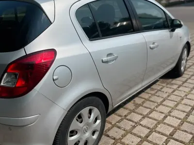 Gebraucht Opel Corsa 69 PS (50 kW) 2010 Silber Kleinwagen