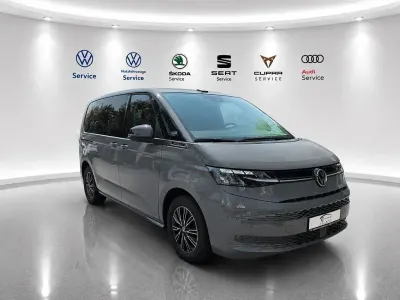 Gebraucht VW Multivan Life 150 PS (110 kW) 2023 Grau Van / Kleinbus