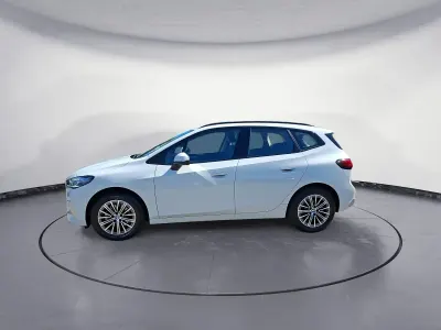 Gebraucht BMW 220 Active Tourer 170 PS (125 kW) 2025 Weiß Van / Kleinbus