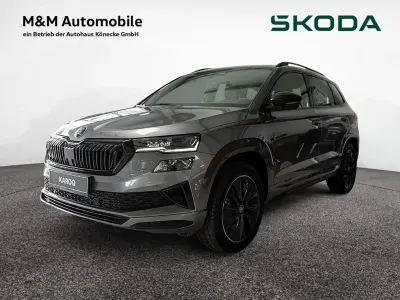 Neu Skoda Karoq SportLine 150 PS (110 kW) 2026 Grau SUV