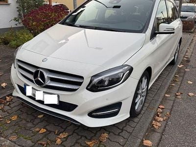Weiß Gebraucht 2015 Mercedes B180 Urban Van / Kleinbus | 14.990 € (Fairer Preis)