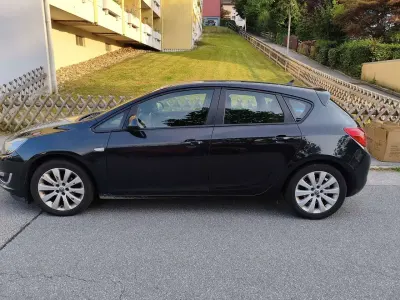 Gebraucht Opel Astra Innovation 101 PS (74 kW) 2012 Schwarz Limousine