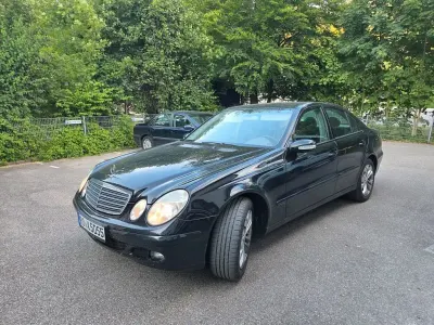 Gebraucht Mercedes E200 Classic 122 PS (89 kW) 2006 Schwarz Limousine