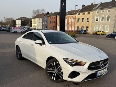 Gebraucht Mercedes CLA180 136 PS (100 kW) 2024 Weiß Limousine