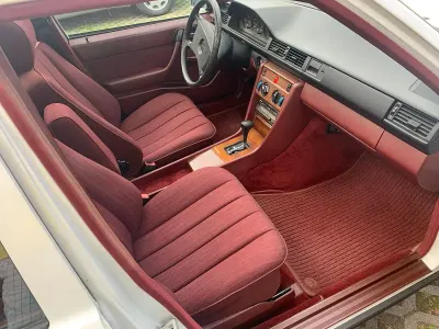 Gebraucht Mercedes 230 132 PS (97 kW) 1987 Weiß Limousine