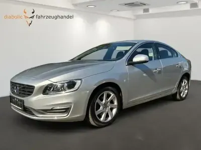 Gebraucht Volvo S60 Momentum 114 PS (83 kW) 2014 Silber Limousine