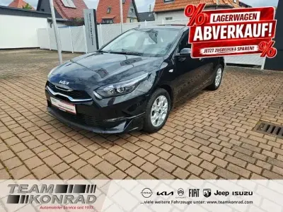 Gebraucht Kia Ceed Comfort 140 PS (102 kW) 2025 Schwarz Kleinwagen