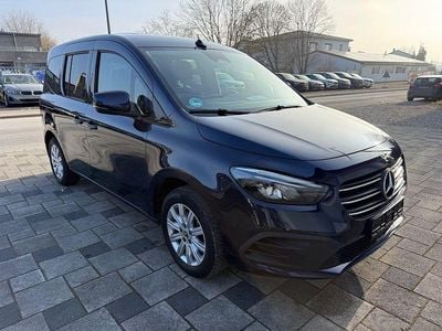 Gebraucht Mercedes T180 116 PS (85 kW) 2024 Blau Van / Kleinbus