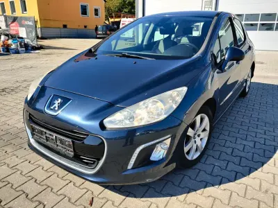 Gebraucht Peugeot 308 Active 111 PS (81 kW) 2013 Blau Limousine