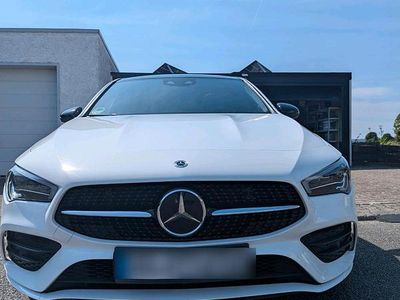 Weiß Gebraucht 2021 Mercedes CLA200 Shooting Brake AMG Kombi | 29.850 € (Teuer)