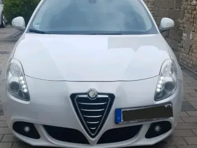 Gebraucht Alfa Romeo Giulietta 120 PS (88 kW) 2011 Weiß Kleinwagen