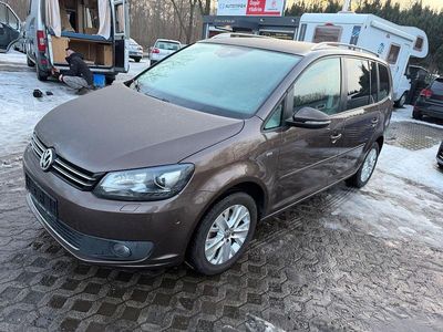 Gebraucht VW Touran Life 140 PS (102 kW) 2013 Braun Van / Kleinbus
