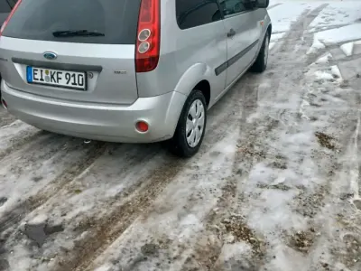 Używany Ford Fiesta 80 KM (58 kW) 2007 Czarny Hatchback