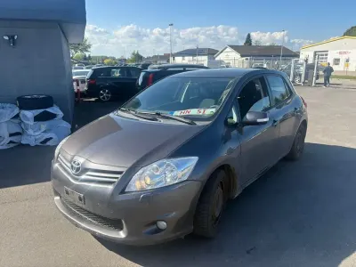 Używany Toyota Auris Life 132 KM (97 kW) 2010 Szary Hatchback