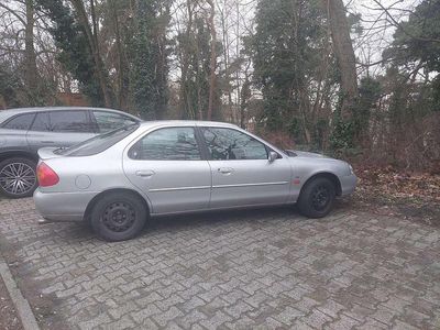 Second-hand Ford Mondeo Ghia 116 CP (85 kW) 2000 Berlinǎ