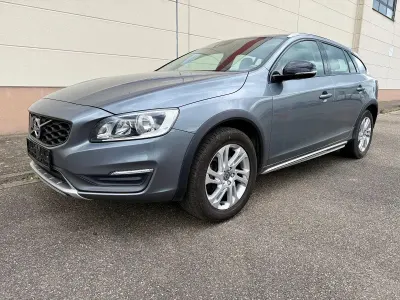 Gebraucht Volvo V60 CC Momentum 150 PS (110 kW) 2015 Grau Kombi