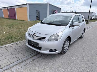 Gebraucht Toyota Verso Life 147 PS (108 kW) 2011 Silver metallic Van / Kleinbus