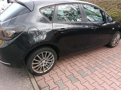 Gebraucht Opel Astra 140 PS (102 kW) 2014 Schwarz Kombi