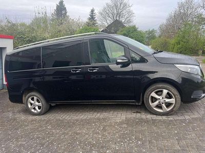 Mercedes V220