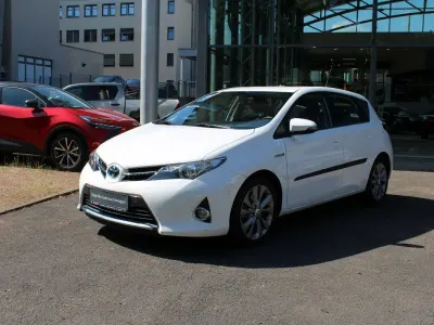 Gebraucht Toyota Auris Hybrid Executive 136 PS (100 kW) 2014 Weiß Kombi
