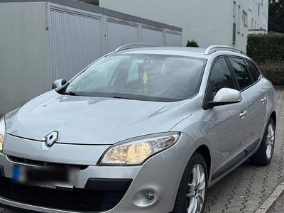 Silber Gebraucht 2011 Renault Mégane GrandTour Kombi | 4.200 € (Fairer Preis)
