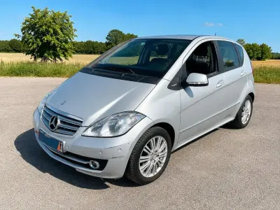 Gebraucht Mercedes A180 Elegance 116 PS (85 kW) 2010 Silber Van / Kleinbus