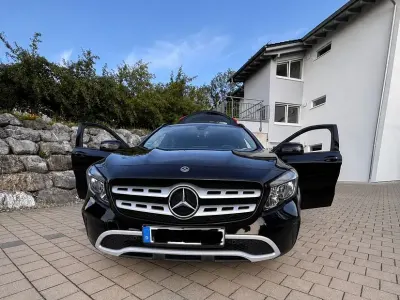 Gebraucht Mercedes GLA180 122 PS (89 kW) 2019 Schwarz SUV