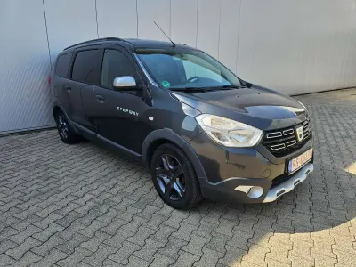 Gebraucht Dacia Lodgy Celebration 116 PS (85 kW) 2017 Grau "comete" Van / Kleinbus