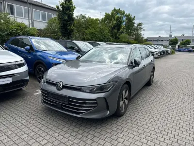 Gebraucht VW Passat Elegance 150 PS (110 kW) 2025 Grau Kombi