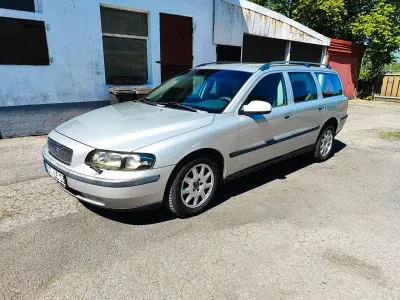 Second-hand Volvo V70 140 CP (102 kW) 2001 Argintiu Break