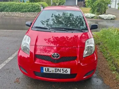 Gebraucht Toyota Yaris Cool 69 PS (50 kW) 2009 Rot Kleinwagen