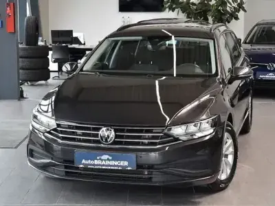 Gebraucht VW Passat 150 PS (110 kW) 2021 Grau Kombi
