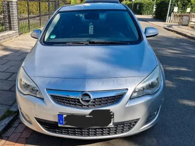 Gebraucht Opel Astra Sport 116 PS (85 kW) 2010 Silber Limousine