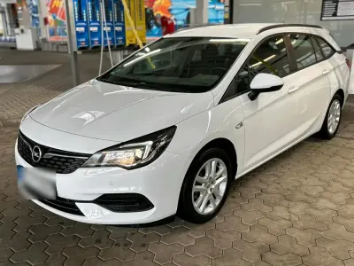 Używany Opel Astra 110 KM (80 kW) 2020 Biały Kombi