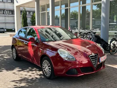 Gebraucht Alfa Romeo Giulietta 170 PS (125 kW) 2011 Colore esterno (rosso maranel Kleinwagen