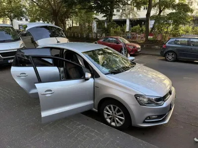 Używany VW Polo LOUNGE 75 KM (55 kW) 2015 Srebrny Sedan/Limuzyna