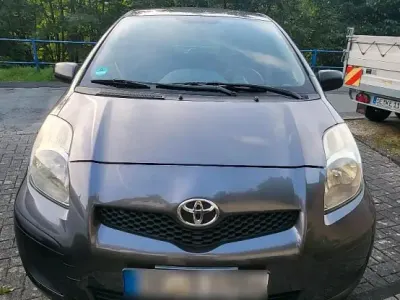 Gebraucht Toyota Yaris 69 PS (50 kW) 2010 Grau Kleinwagen