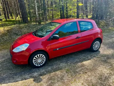 Usata Renault Clio III 75 CV (55 kW) 2010 Rosso Utilitaria